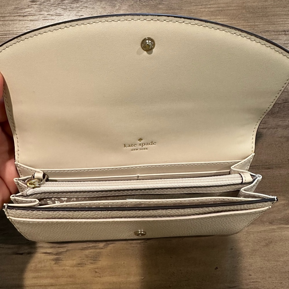Kate Spade -Large handbag with matching wallet. Kept is duster bag - Picture 3 of 10